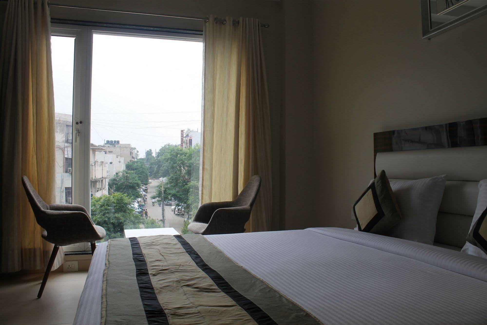 Hotel Gulnar Neu-Delhi Zimmer foto